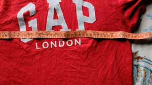 GAP London Red T-Shirt
