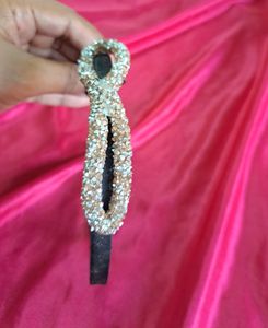 Gorgeous Black Headband With Sequins Bow Design