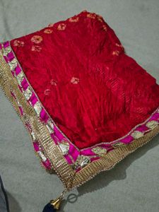 red dupatta for women