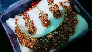 For Bridal Look Jwellery