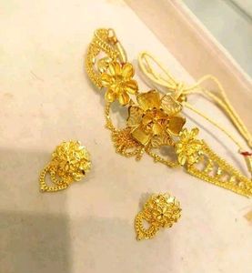 Elegant Gold Flower Necklace &amp; Earring Set
