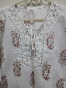 Elegant Paisley Print Kurta