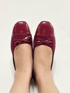 Chic Burgundy Ballet Flats with Bow Detail