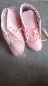 new pink Barbie heel shoes