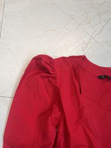 women’s red top