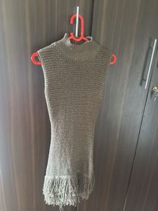 Sleeveless Knitted Tunic with Fringe