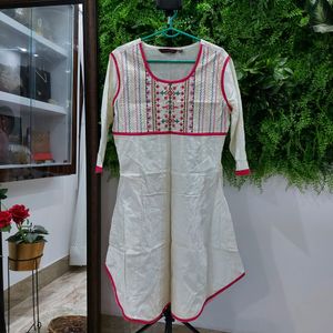 Embroidered kurti with round border