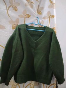 Cozy V-Neck green sweater 💚