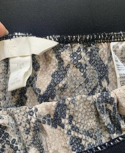 H&amp;M Snake Printed Skirt