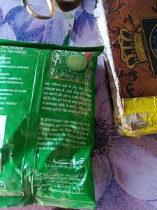 Mehndi Hath Par Yasar Per Lagane