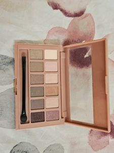 Maybelline The Blushed Nudes Eyeshadow Palette