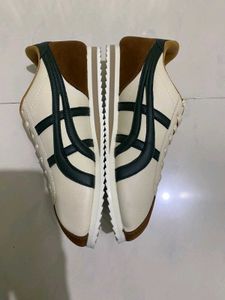 Asics Sneakers