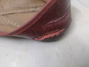 Traditional Leather Juttis - Women's size 5