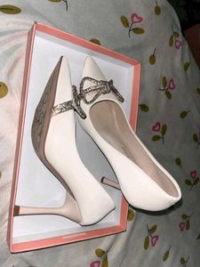Elegant White Heels with Rhinestone Bow🤍🦢