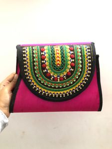 embroidered pink sling bag ✨