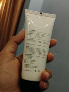 Minimalist B5 Moisturizer For Oily Skin.