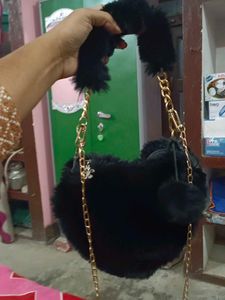 Fluffy Black Heart Chain Bag