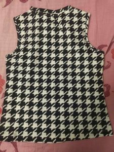Chic Houndstooth Cut-out Tank Top
