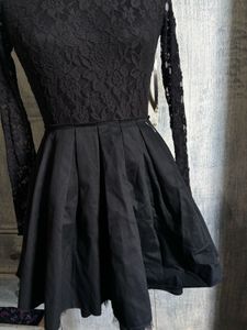 Chic Black Lace &amp; Pleated Dress