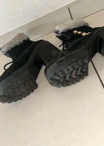 Stylish Black Fur-Lined Boots