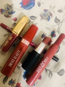 4 lipsticks and 1 lip liner combo