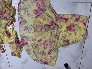 Chic Yellow Floral Puff Sleeve Wrap Top