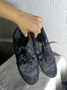 Puma Black Sneakers