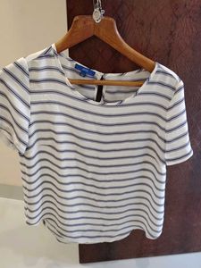 Chic Striped Cropped Top
