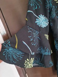 Chic Floral Print Bell Sleeve Top