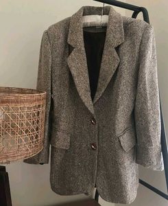 Classic Blazer with 1 scratch, check pic 3,4
