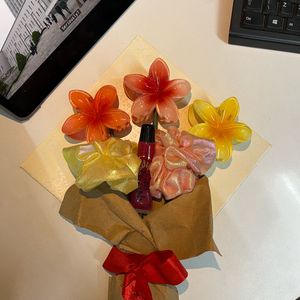 Claw Clip Bouquet 💐