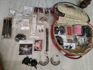 Assorted jeweleries