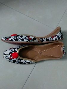 Minnie Mouse Inspired Juttis