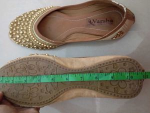UNUSED Elegant Embellished Juttis