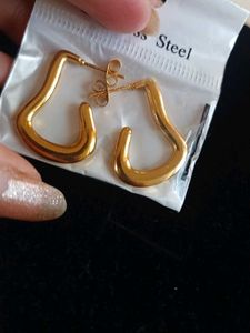Chic Gold Geometric Hoop Earrings