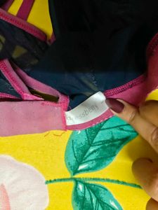 Stylish Black &amp; Pink Sports Bra