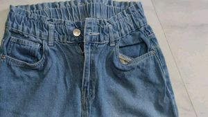 Light Wash Relaxed Fit Jeans