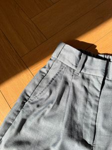 H&amp;M Grey Pleated Shorts