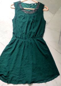 💥PRICE DROPPED 👩‍🏭👩‍🏭Bottle Green Color  Dres
