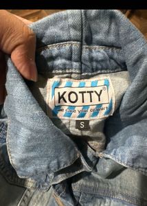Kotty Denim Jacket - Stylish and Versatile