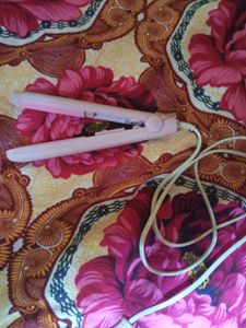 Mini hair straightner.. too small.