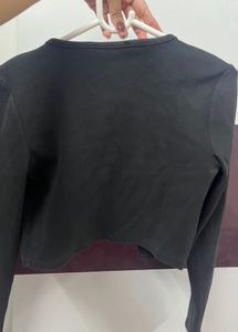 Black Button-Up Cropped Cardigan
