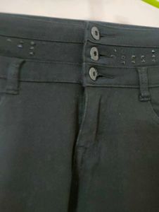 DEAL BLACK STRETCHABLE JEANS FOR WOMEN
