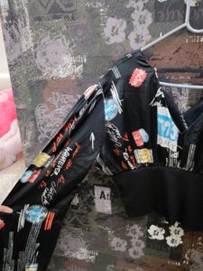 Graphic Print V-Neck Puff Sleeve Top