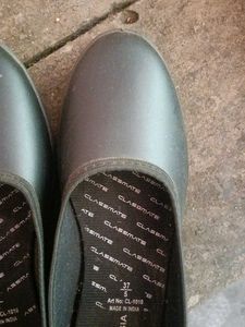 Classic Black Ballerinas - Size 5