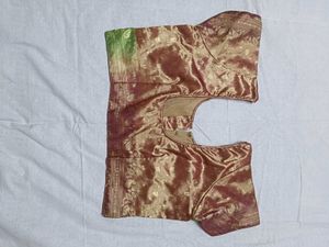 saree with 2 blouse and one extra free