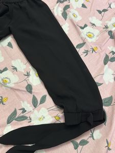 Coverstory Black dress