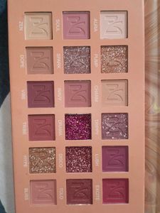 Nude 18 Color Eyeshadow Palette