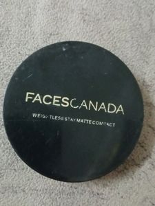 Faces Canada Compact Cake