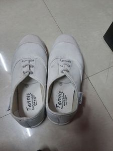White Sports /p.t Shoes